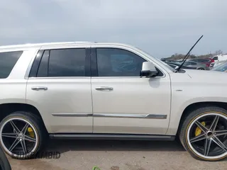 2015 Cadillac Escalade Premium z VIN 1GYS3NKJ1FR553712, wystawiony jako IAAI lot #41660900 z przebiegiem 93 423 mil mil oraz . Historia ofert i sprzedaży dostępna na DreamBid. Obrazek 13.