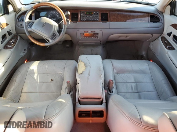 2002 Lincoln Town Car Signature z VIN 1LNHM82W92Y671562, wystawiony jako Copart lot #47391265 z przebiegiem Nie podano mil oraz Szkoda całkowita • Salvage title. Historia ofert i sprzedaży dostępna na DreamBid. Obrazek 8.