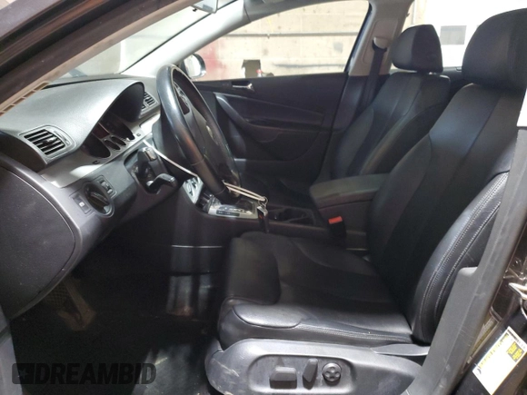2008 Volkswagen Passat Komfort with VIN WVWLK73C88E240272, listed as a Copart auction lot 57714685 with 155,441 mi miles and Clean title. Bid and sale history available at DreamBid. Image 7.