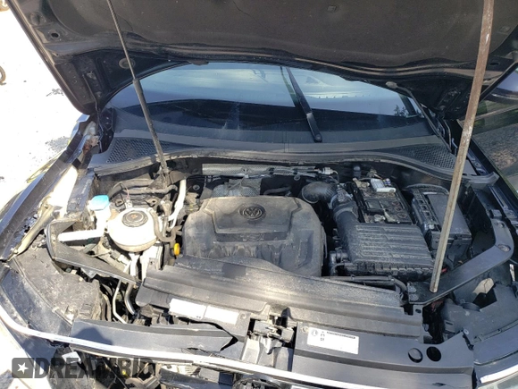 2018 Volkswagen Tiguan S with VIN 3VV0B7AX5JM033302, listed as a Copart auction lot 61534745 with 111,230 mi miles and Salvage title. Bid and sale history available at DreamBid. Image 12.