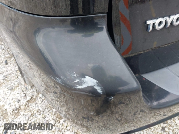 2010 Toyota Sienna XLE with VIN 5TDYK4CC1AS309856, listed as a IAAI auction lot 42089020 with 142,165 mi miles. Bid and sale history available at carsss.com. Image 6.