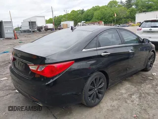2011 Hyundai Sonata SE z VIN 5NPEC4AC3BH155693, wystawiony jako IAAI lot #42299853 z przebiegiem 214 626 mil mil oraz . Historia ofert i sprzedaży dostępna na DreamBid. Obrazek 4.