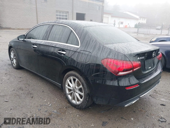 2020 Mercedes-Benz A 220 z VIN WDD3G4FB0LW040269, wystawiony jako IAAI lot #41903633 z przebiegiem 97 314 mil mil oraz . Historia ofert i sprzedaży dostępna na DreamBid. Obrazek 3.