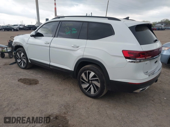 2024 Volkswagen Atlas SE with VIN 1V2HR2CA2RC604880, listed as a IAAI auction lot 42134511 with 11,993 mi miles and . Bid and sale history available at DreamBid. Image 3.