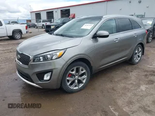 2017 Kia Sorento SXL z VIN 5XYPK4A59HG253995, wystawiony jako IAAI lot #42367134 z przebiegiem 118 084 mil mil oraz . Historia ofert i sprzedaży dostępna na DreamBid. Obrazek 18.