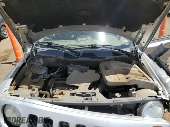 2013 Jeep Patriot Latitude z VIN 1C4NJRFB6DD192250, wystawiony jako Copart lot #54366235 z przebiegiem 111 817 mil mil oraz Szkoda całkowita • Salvage title. Historia ofert i sprzedaży dostępna na DreamBid. Obrazek 12.