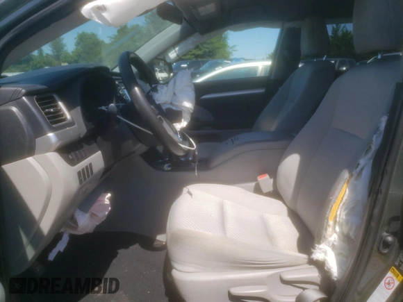 2019 Toyota Highlander LE z VIN 5TDBZRFH1KS937309, wystawiony jako Copart lot #58760425 z przebiegiem 157 659 mil mil oraz Szkoda całkowita • Salvage title. Historia ofert i sprzedaży dostępna na DreamBid. Obrazek 7.
