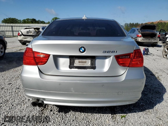2009 BMW 3 Series 328i z VIN WBAPH77569NL85059, wystawiony jako Copart lot #51052645 z przebiegiem 136 283 mil mil oraz Szkody całkowita. Historia ofert i sprzedaży dostępna na DreamBid. Obrazek 6.