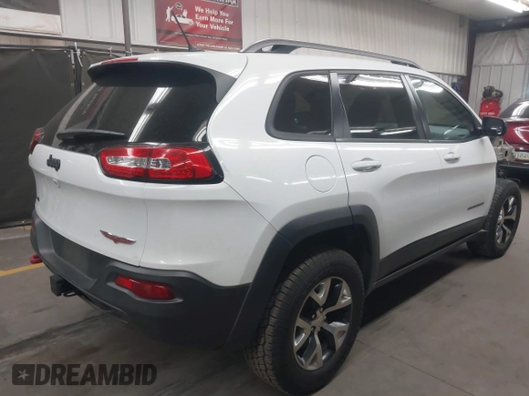 2015 Jeep Cherokee Trailhawk with VIN 1C4PJMBS1FW665500, listed as a IAAI auction lot 42068268 with 127,246 mi miles. Bid and sale history available at carsss.com. Image 4.