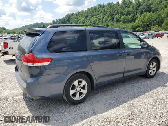 2014 Toyota Sienna LE AAS z VIN 5TDKK3DC8ES499949, wystawiony jako Copart lot #60346845 z przebiegiem 192 773 mil mil oraz Szkoda całkowita • Salvage title. Historia ofert i sprzedaży dostępna na DreamBid. Obrazek 3.