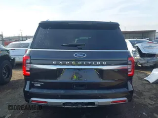 2022 Ford Expedition Platinum with VIN 1FMJU1MT4NEA00365, listed as a IAAI auction lot 41125340 with 60,080 mi miles. Bid and sale history available at carsss.com. Image 17.