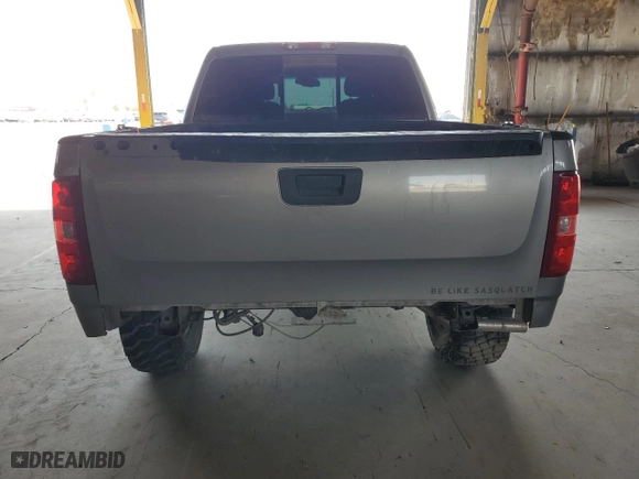 2007 Chevrolet Silverado 1500 LTZ with VIN 2GCFK13Y471505534, listed as a Copart auction lot 64821524 with 215,107 mi miles and Salvage Title. Bid and sale history available at carsss.com. Image 6.