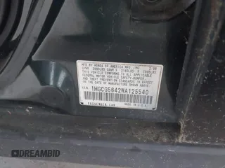 1998 Honda Accord LX z VIN 1HGCG5642WA125540, wystawiony jako IAAI lot #42218700 z przebiegiem Nie podano mil oraz . Historia ofert i sprzedaży dostępna na DreamBid. Obrazek 9.
