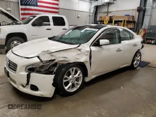 2014 Nissan Maxima SV z VIN 1N4AA5AP8EC487700, wystawiony jako Copart lot #51972755 z przebiegiem 102 216 mil mil oraz Czysty tytuł • Clean title. Historia ofert i sprzedaży dostępna na DreamBid. Obrazek 1.