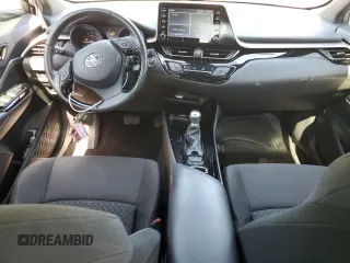 2021 Toyota C-HR LE z VIN JTNKHMBX7M1113233, wystawiony jako Copart lot #56924115 z przebiegiem 63 379 mil mil oraz Szkoda całkowita • Salvage title. Historia ofert i sprzedaży dostępna na DreamBid. Obrazek 8.