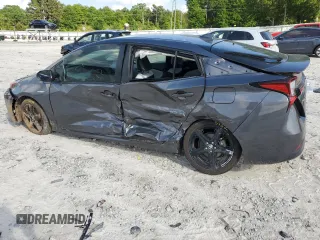 2022 Toyota Prius L Eco z VIN JTDKAMFU8N3173133, wystawiony jako Copart lot #54865615 z przebiegiem 100 876 mil mil oraz Szkoda całkowita • Salvage title. Historia ofert i sprzedaży dostępna na DreamBid. Obrazek 2.