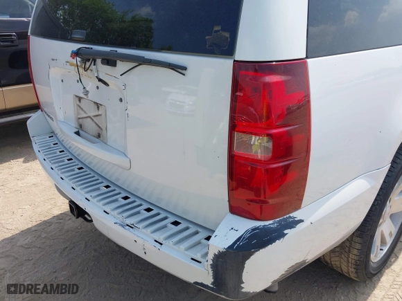 2007 Chevrolet Suburban LT with VIN 3GNFC16J77G136291, listed as a IAAI auction lot 41957476 with 1 mi miles. Bid and sale history available at carsss.com. Image 6.