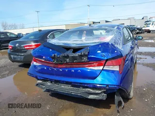 2024 Hyundai Elantra SE z VIN KMHLL4DG8RU782505, wystawiony jako IAAI lot #41934014 z przebiegiem 21 137 mil mil oraz . Historia ofert i sprzedaży dostępna na DreamBid. Obrazek 16.