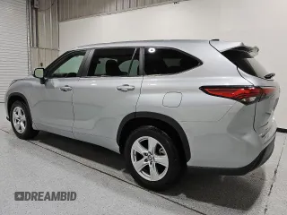 2023 Toyota Highlander L z VIN 5TDKDRAHXPS505296, wystawiony jako Copart lot #55535035 z przebiegiem 42 600 mil mil oraz Czysty tytuł • Clean title. Historia ofert i sprzedaży dostępna na DreamBid. Obrazek 2.