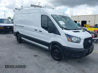 2021 Ford Transit Cargo z VIN 1FTBR1C81MKA40300, wystawiony jako IAAI lot #42707917 z przebiegiem 47 865 mil mil oraz . Historia ofert i sprzedaży dostępna na DreamBid. Obrazek 1.