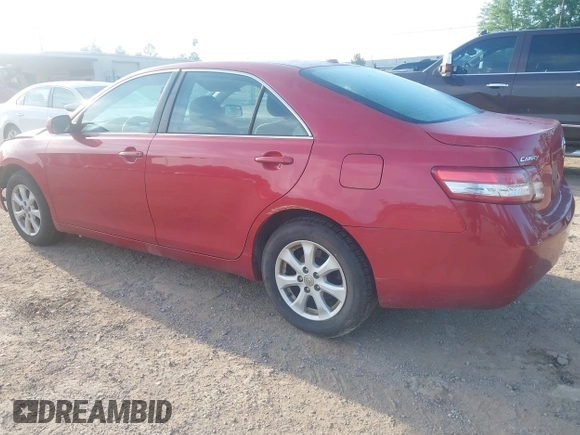 2011 Toyota Camry LE z VIN 4T4BF3EK8BR162507, wystawiony jako IAAI lot #41999186 z przebiegiem 281 657 mil mil oraz . Historia ofert i sprzedaży dostępna na DreamBid. Obrazek 3.