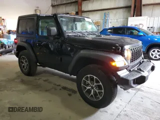 2024 Jeep Wrangler Sport S z VIN 1C4PJXAG7RW351644, wystawiony jako Copart lot #56112305 z przebiegiem 16 484 mil mil oraz Szkoda całkowita • Salvage title. Historia ofert i sprzedaży dostępna na DreamBid. Obrazek 4.