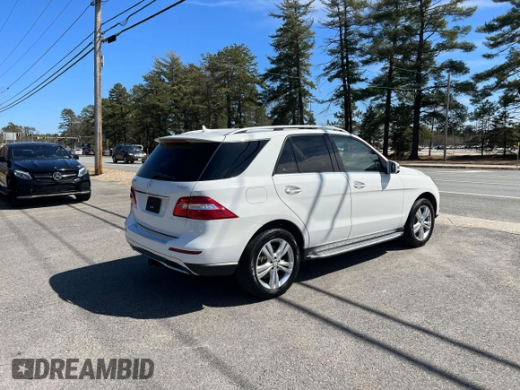 2015 Mercedes-Benz M ML 350 with VIN 4JGDA5JB1FA608992, listed as a Copart auction lot 53400185 with 230,284 mi miles and Clean Title. Bid and sale history available at carsss.com. Image 4.