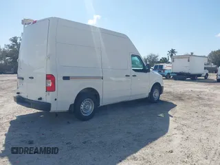 2020 Nissan NV Cargo SV z VIN 1N6BF0LY8LN803023, wystawiony jako IAAI lot #41555879 z przebiegiem 54 421 mil mil oraz . Historia ofert i sprzedaży dostępna na DreamBid. Obrazek 4.