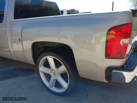 2008 Chevrolet Silverado 1500 LT w/1LT with VIN 1GCEC19J08Z275521, listed as a IAAI auction lot 41859064 with 171,186 mi miles. Bid and sale history available at carsss.com. Image 6.