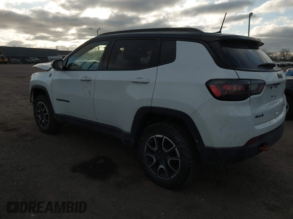 2024 Jeep Compass Trailhawk с VIN 3C4NJDDN7RT131393, выставлен на аукционе IAAI как лот 41217550 с пробегом 8 215 миль миль и . История ставок и продаж доступна на DreamBid. Изображение 3.
