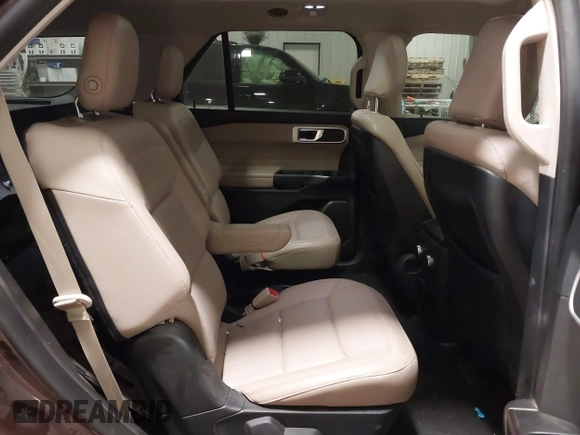 2020 Ford Explorer XLT with VIN 1FMSK8DHXLGA27909, listed as a IAAI auction lot 40822423 with 90,458 mi miles. Bid and sale history available at carsss.com. Image 8.