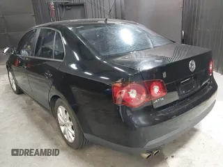 2010 Volkswagen Jetta SE z VIN 3VWRZ7AJ3AM157188, wystawiony jako IAAI lot #41816829 z przebiegiem 188 180 mil mil oraz . Historia ofert i sprzedaży dostępna na DreamBid. Obrazek 3.