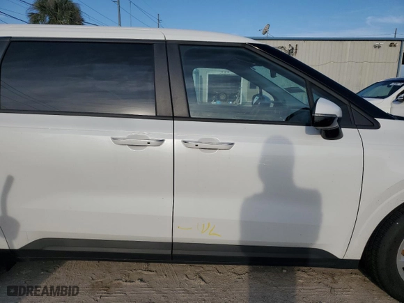 2024 Kia Carnival LX with VIN KNDNB4H38R6340061, listed as a Copart auction lot 71289804 with 6,145 mi miles and Salvage Title. Bid and sale history available at carsss.com. Image 13.