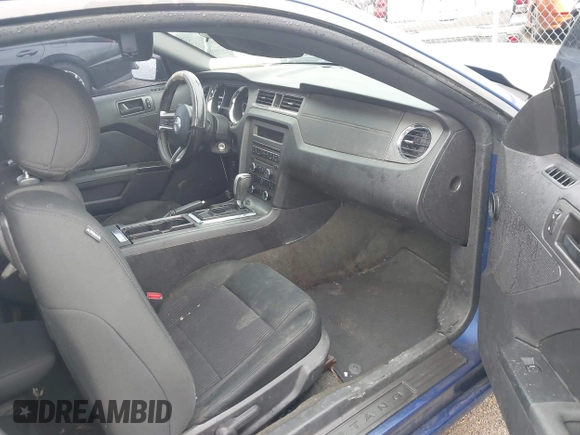 2014 Ford Mustang V6 с VIN 1ZVBP8AM7E5267695, выставлен на аукционе IAAI как лот 42535101 с пробегом 109 183 миль миль и . История ставок и продаж доступна на DreamBid. Изображение 5.