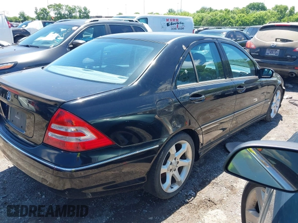 2007 Mercedes-Benz C 230 Sport z VIN WDBRF52H97F909477, wystawiony jako IAAI lot #42182118 z przebiegiem 174 638 mil mil oraz . Historia ofert i sprzedaży dostępna na DreamBid. Obrazek 4.