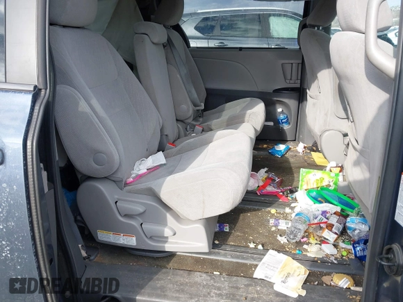2016 Toyota Sienna LE AAS with VIN 5TDKK3DCXGS734130, listed as a IAAI auction lot 41519212 with 88,137 mi miles. Bid and sale history available at carsss.com. Image 8.