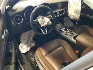 2023 Alfa Romeo Stelvio Ti z VIN ZASPAKBN4P7D57870, wystawiony jako Copart lot #46588385 z przebiegiem Nie podano mil oraz Szkoda całkowita • Salvage title. Historia ofert i sprzedaży dostępna na DreamBid. Obrazek 8.