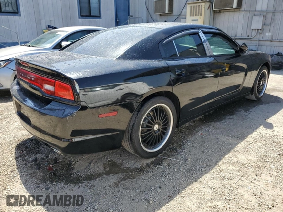 2013 Dodge Charger SE z VIN 2C3CDXBG6DH509939, wystawiony jako Copart lot #57851415 z przebiegiem 182 634 mil mil oraz Szkody całkowita. Historia ofert i sprzedaży dostępna na DreamBid. Obrazek 3.