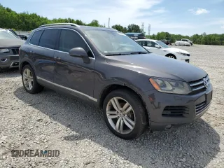 2013 Volkswagen Touareg Lux with VIN WVGEF9BP8DD002947, listed as a Copart auction lot 52590164 with 144,831 mi miles and Salvage Title. Bid and sale history available at DreamBid. Image 4.