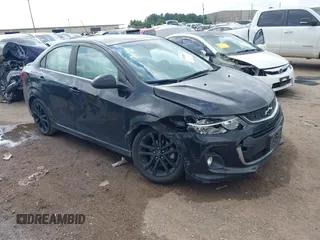 2020 Chevrolet Sonic Premier z VIN 1G1JF5SB3L4144338, wystawiony jako IAAI lot #42159677 z przebiegiem 44 374 mil mil oraz . Historia ofert i sprzedaży dostępna na DreamBid. Obrazek 1.