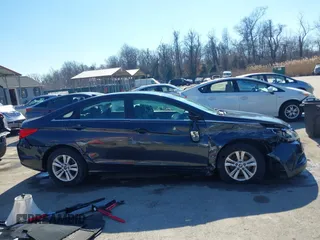 2013 Hyundai Sonata GLS z VIN 5NPEB4AC0DH664033, wystawiony jako IAAI lot #41700987 z przebiegiem 106 266 mil mil oraz . Historia ofert i sprzedaży dostępna na DreamBid. Obrazek 13.