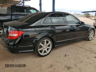 2014 Mercedes-Benz C 250 Sport z VIN WDDGF4HB7EG251001, wystawiony jako Copart lot #55901995 z przebiegiem 128 124 mil mil oraz Czysty tytuł • Clean title. Historia ofert i sprzedaży dostępna na DreamBid. Obrazek 3.
