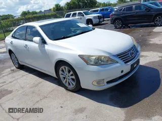 2012 Lexus ES 330 z VIN JTHBK1EG2C2502160, wystawiony jako IAAI lot #42526491 z przebiegiem 128 934 mil mil oraz . Historia ofert i sprzedaży dostępna na DreamBid. Obrazek 1.