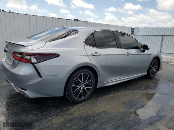 2024 Toyota Camry SE with VIN 4T1G11AK8RU885910, listed as a Copart auction lot 50992905 with 3,129 mi miles and Clean Title. Bid and sale history available at carsss.com. Image 3.