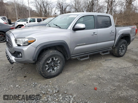 2018 Toyota Tacoma SR z VIN 3TMCZ5AN2JM122416, wystawiony jako Copart lot #61351225 z przebiegiem Nie podano mil oraz Szkoda całkowita • Salvage title. Historia ofert i sprzedaży dostępna na DreamBid. Obrazek 1.