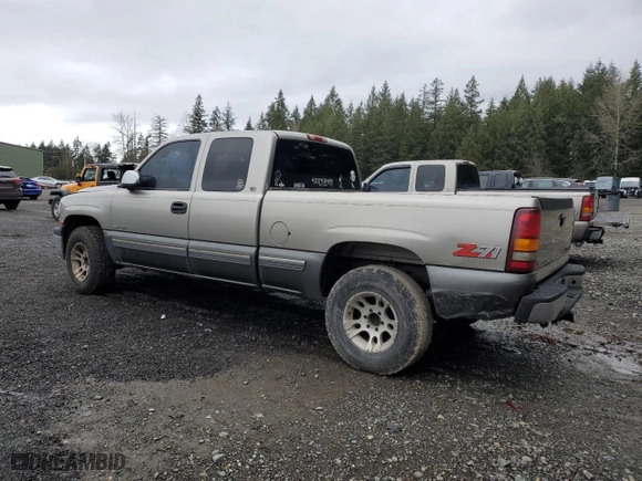 2000 Chevrolet Silverado 1500 LT with VIN 1GCEK19T0YE215802, listed as a Copart auction lot 45999925 with 247,187 mi miles and Salvage Title. Bid and sale history available at carsss.com. Image 2.