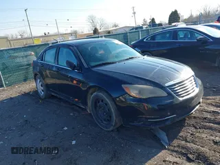 2014 Chrysler 200 LX z VIN 1C3CCBAB0EN146350, wystawiony jako IAAI lot #41527142 z przebiegiem 134 412 mil mil oraz . Historia ofert i sprzedaży dostępna na DreamBid. Obrazek 13.