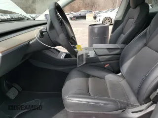 2022 Tesla Model Y Long Range z VIN 7SAYGDEE7NF437385, wystawiony jako Copart lot #51240645 z przebiegiem 45 372 mil mil oraz Szkody całkowita. Historia ofert i sprzedaży dostępna na DreamBid. Obrazek 7.