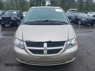 2005 Dodge Caravan SE with VIN 2D4GP24R95R324515, listed as a IAAI auction lot 42195916 with 185,491 mi miles and . Bid and sale history available at carsss.com. Image 15.