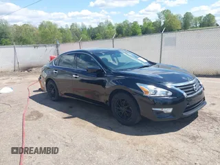 2013 Nissan Altima SV with VIN 1N4AL3AP0DC243052, listed as a IAAI auction lot 42014163 with 196,367 mi miles and . Bid and sale history available at carsss.com. Image 1.